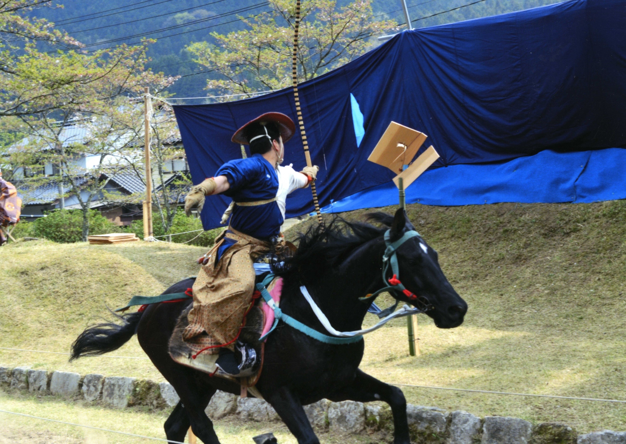 読売旅行｜津和野・鷲原八幡宮「流鏑馬神事」